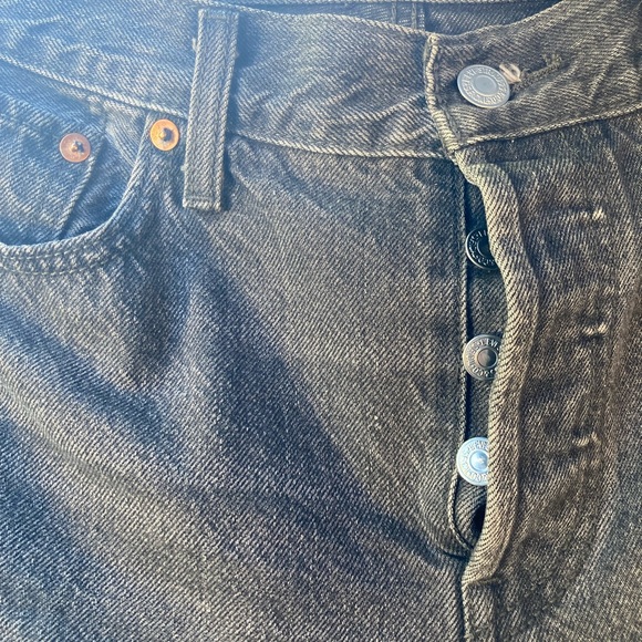 Levi Wedge Shorts - Picture 4 of 5